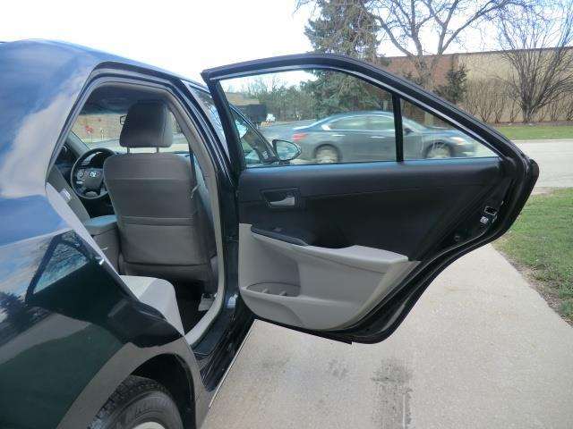 2014 Toyota Camry LE 31K Miles Backup Camera-Bluetooth-Clean CARFAX